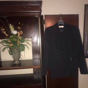 Tahari 2 piece skirt suit